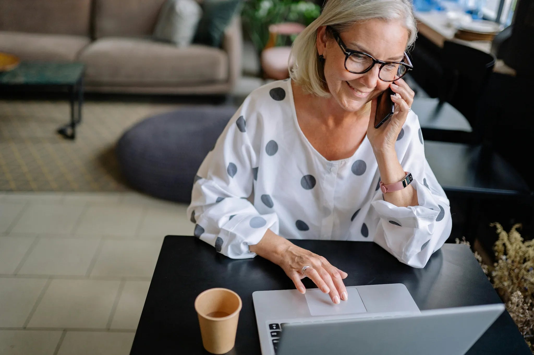 Smiling senior woman working on a laptop at home, representing the benefits of the best brain health supplements for seniors to support memory, focus, and clarity after 50.